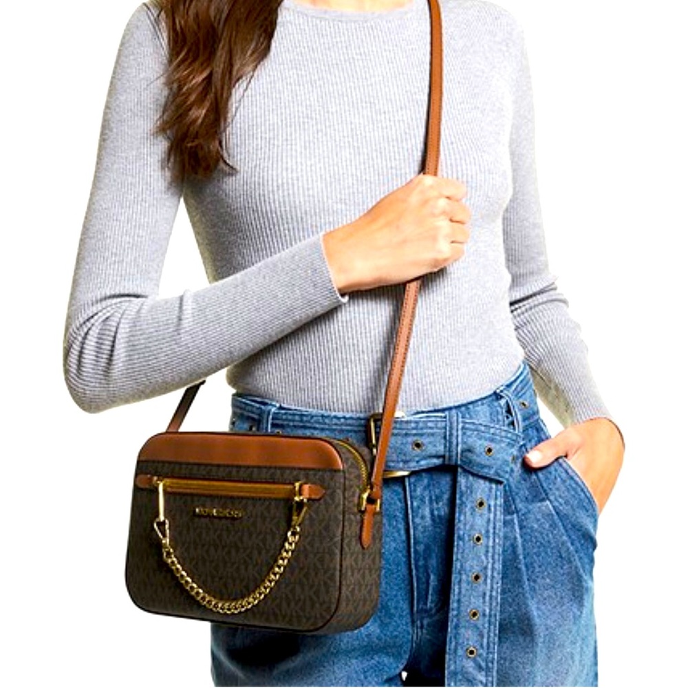 MICHAEL MICHAEL KORS
Jet Set Large Logo Crossbody Bag with chain. Brand new